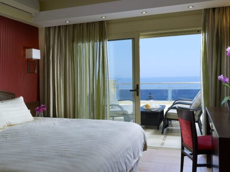 Macaris Suites & Spa