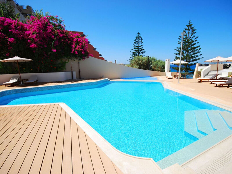 Macaris Suites & Spa