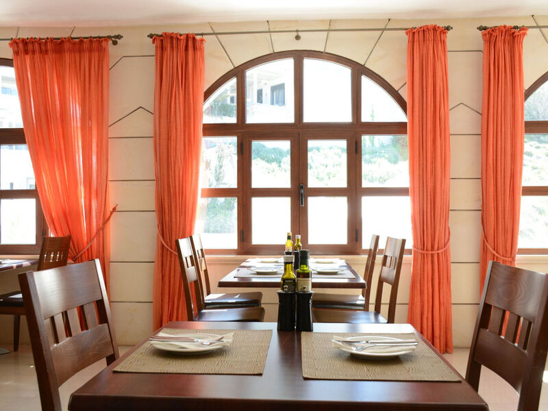 Macaris Suites & Spa