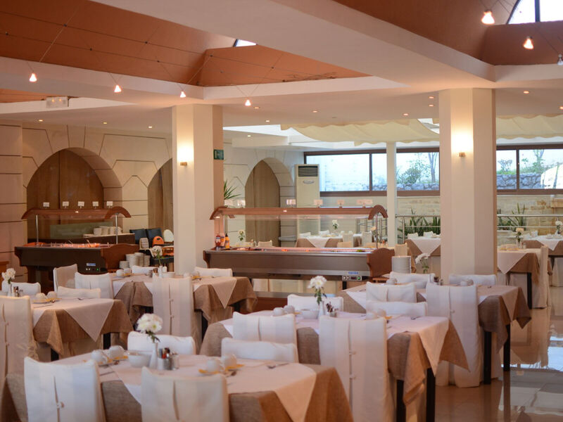 Macaris Suites & Spa