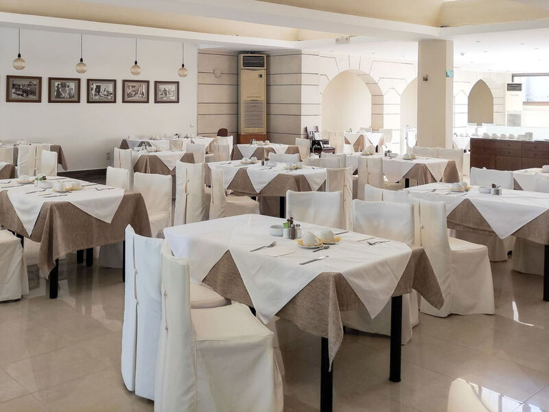 Macaris Suites & Spa