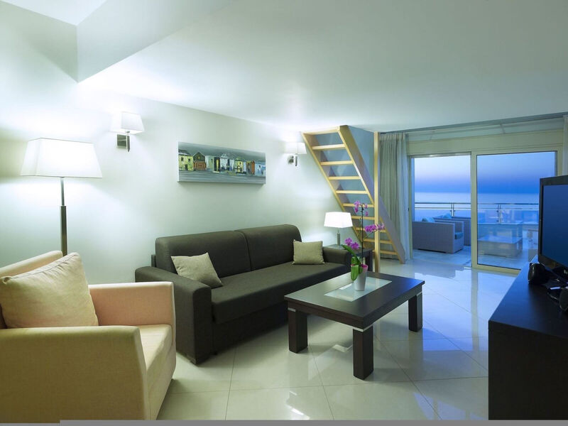 Macaris Suites & Spa