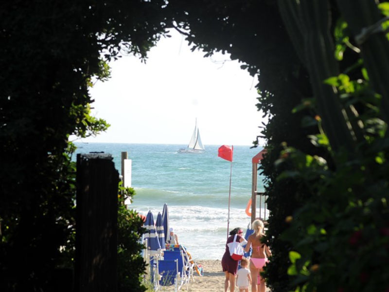 Marina Club