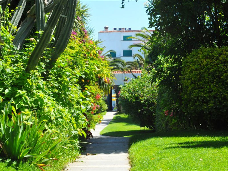 Marina Club