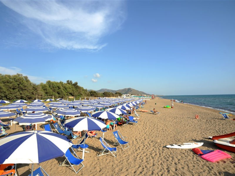 Marina Club