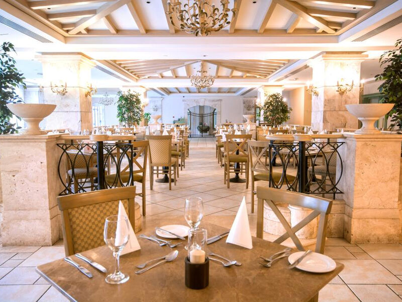 Maritim Antonine Hotel & Spa