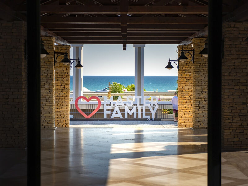 Master Family Club Side