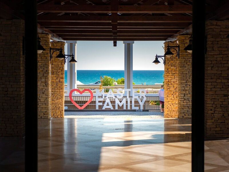 Master Family Club Side