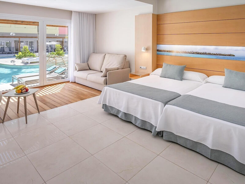 Mediterraneo Bay