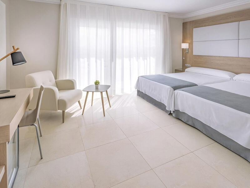 Mediterraneo Bay