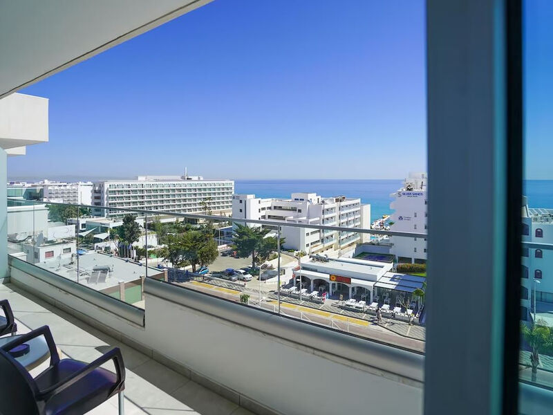 Melini Hotel Suites