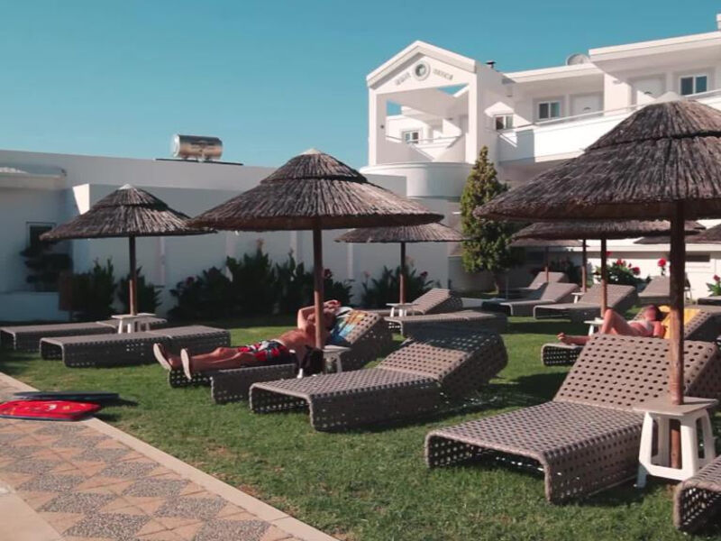 Meni Beach