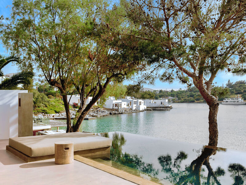 Minos Beach