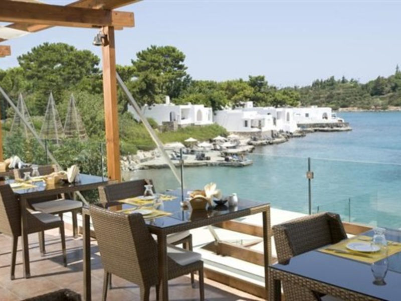Minos Beach Art