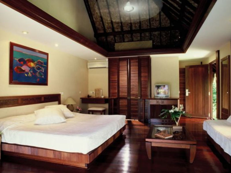Moorea Pearl Beach