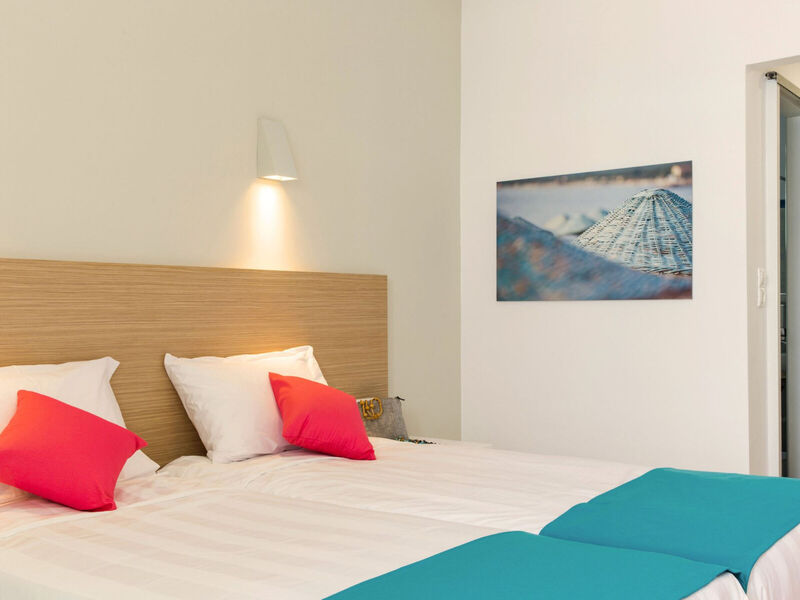 Nasos & Resorts