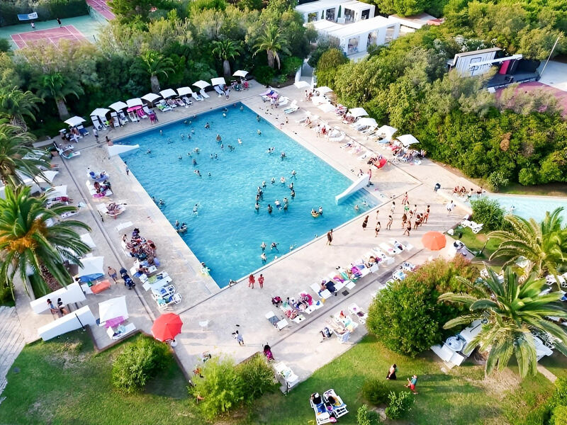 Nicolaus Club Meditur Village