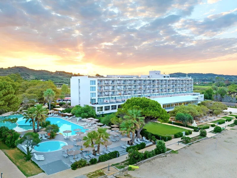 Ninos Grand Beach