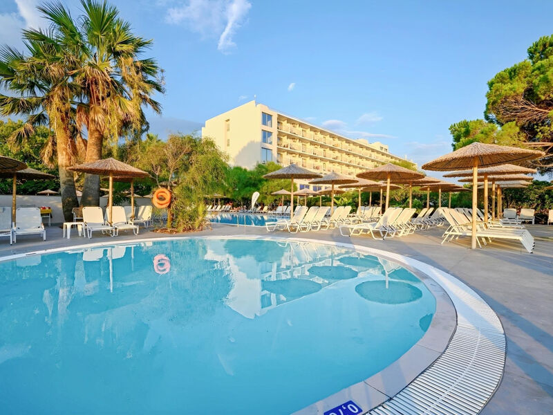 Ninos Grand Beach