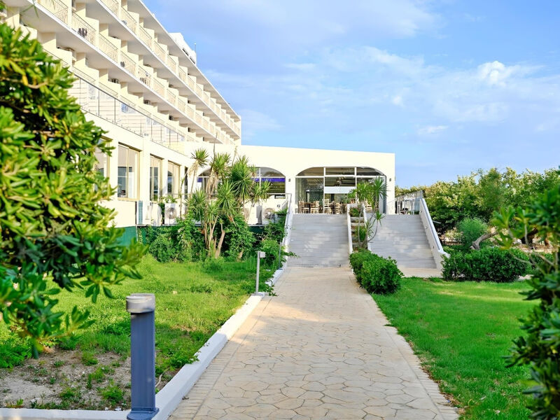 Ninos Grand Beach