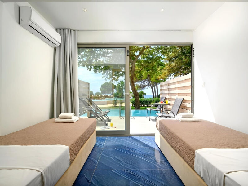 Ninos Grand Beach