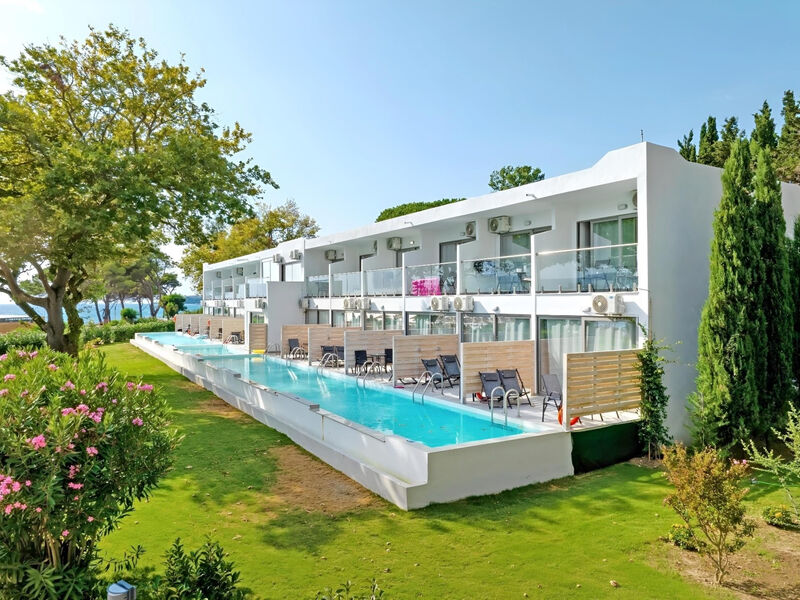 Ninos Grand Beach