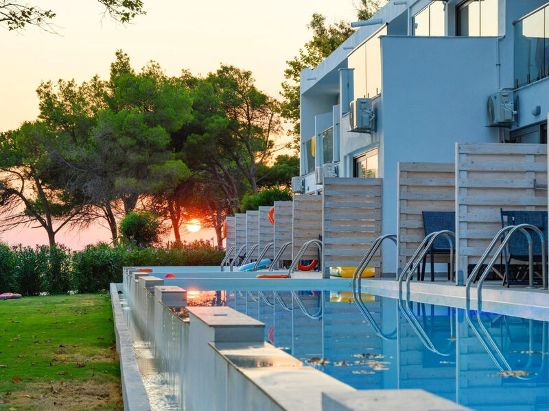 Ninos Grand Beach