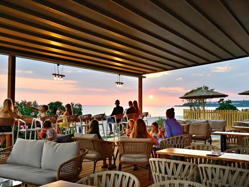 Ninos Grand Beach