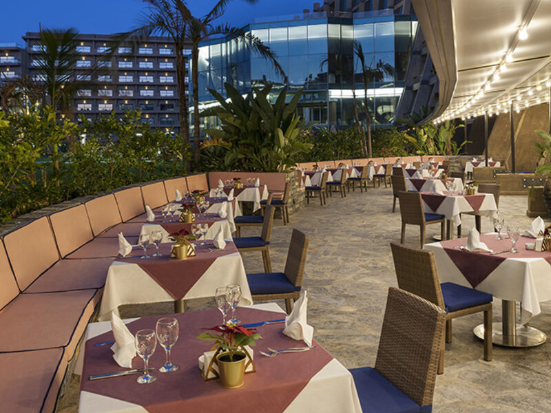 Noah'S Ark Deluxe Hotel & Spa