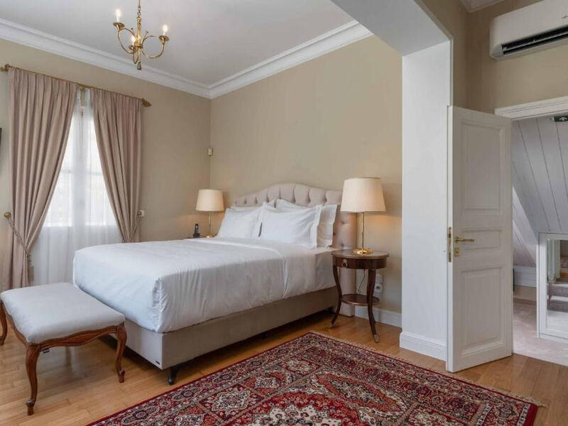 Noble Suites
