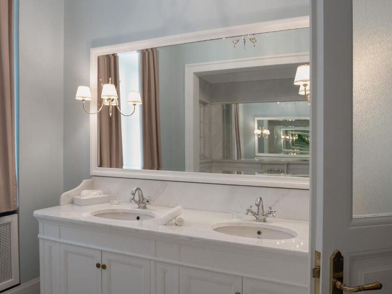 Noble Suites