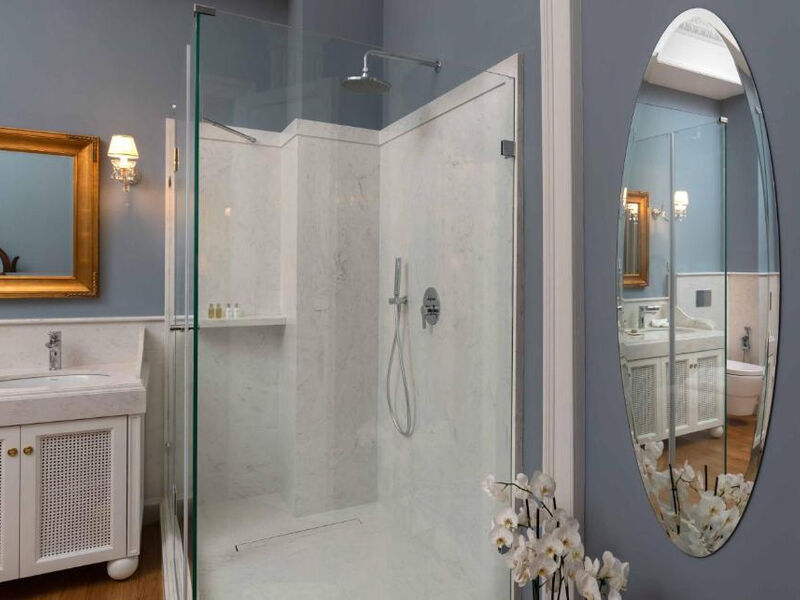 Noble Suites