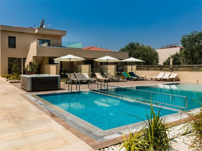 Notos Deluxe Suites