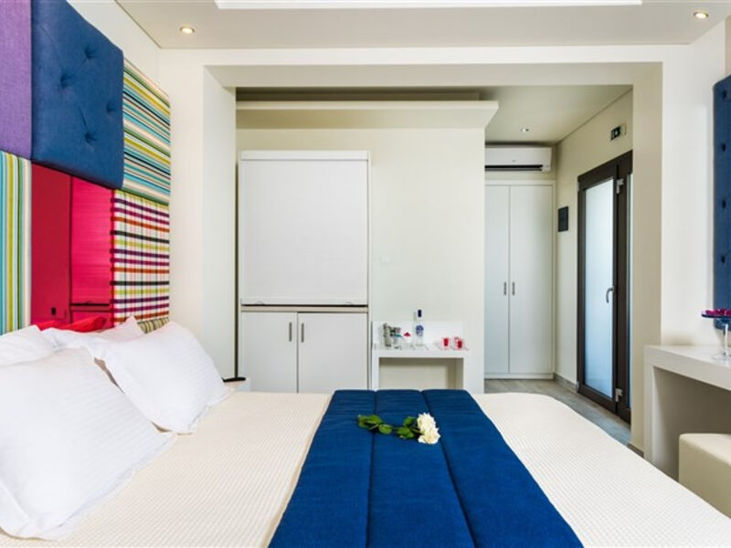 Notos Deluxe Suites
