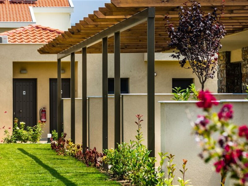 Notos Deluxe Suites