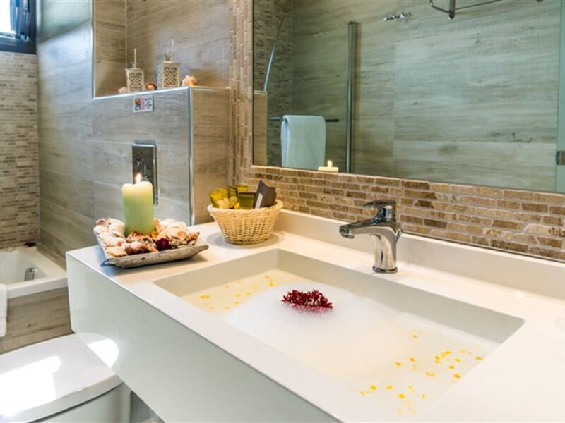 Notos Deluxe Suites
