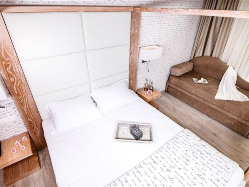 Notos Deluxe Suites