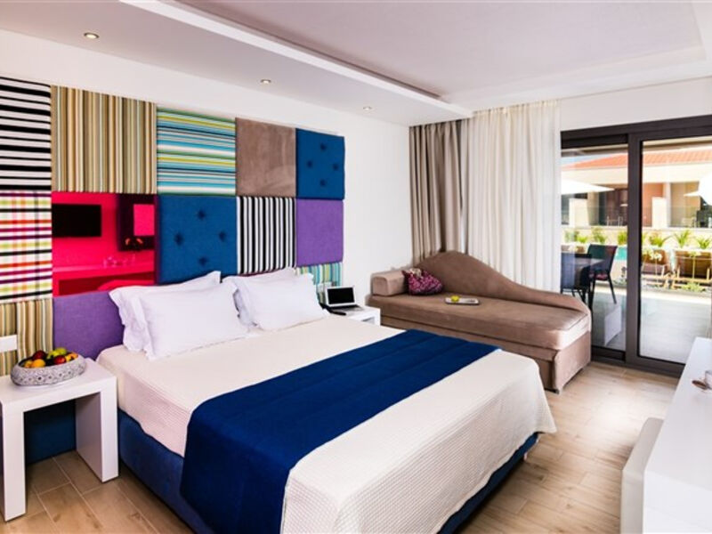 Notos Deluxe Suites