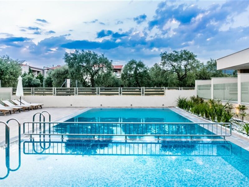 Notos Deluxe Suites