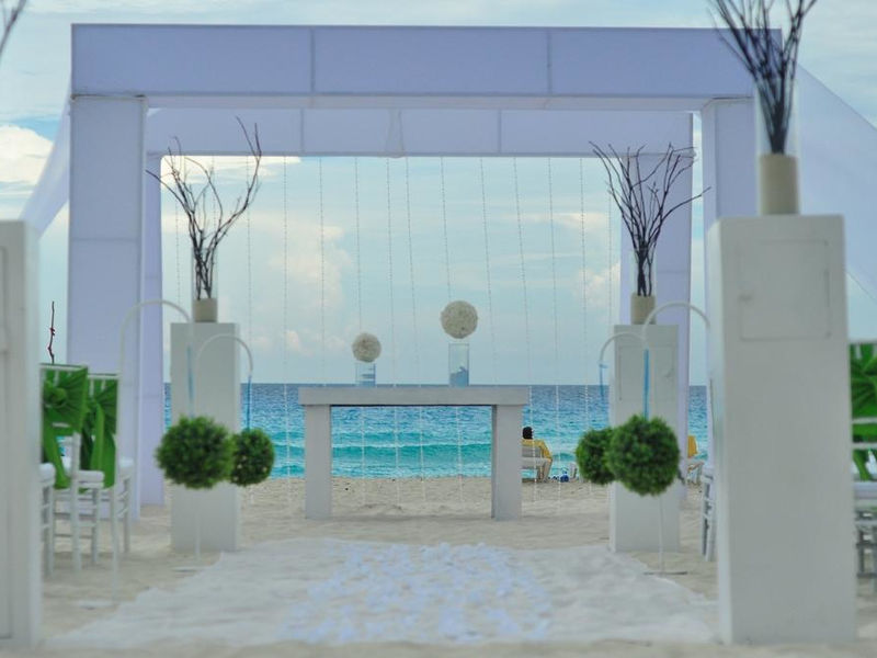 Oasis Cancun Lite