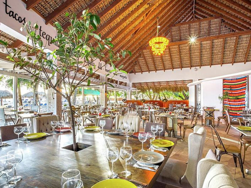 Oasis Canoa Beach Resort
