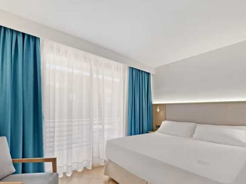 Occidental Cala Vinas