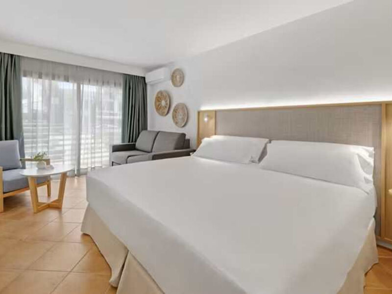 Occidental Cala Vinas