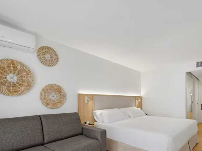 Occidental Cala Vinas