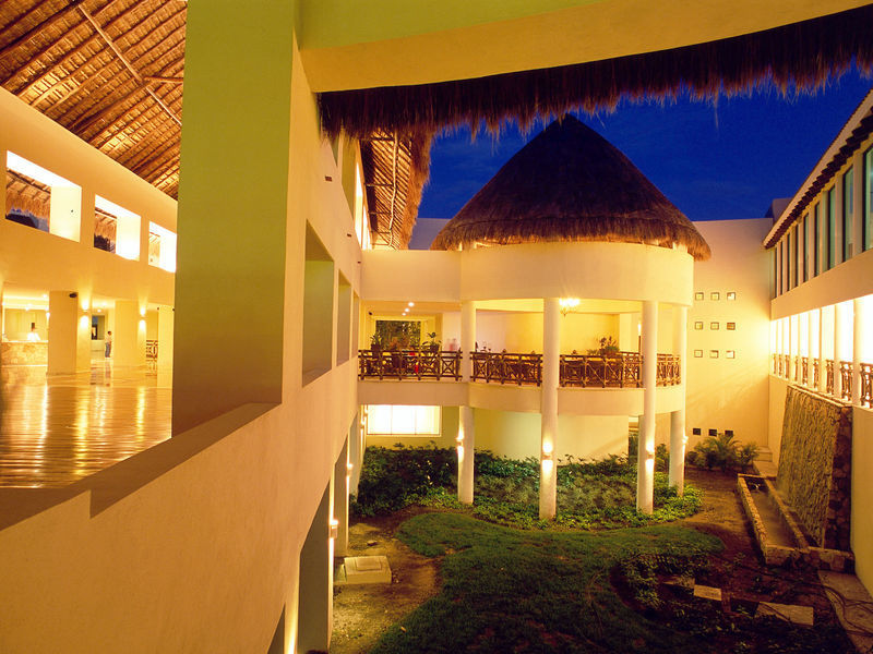 Occidental Grand Xcaret