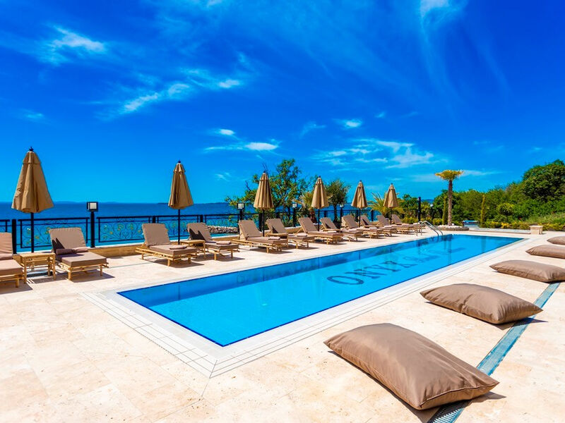 Onyx Beach Residence