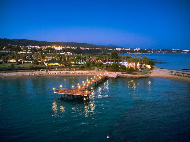 Oz Hotels Incekum Beach Resort