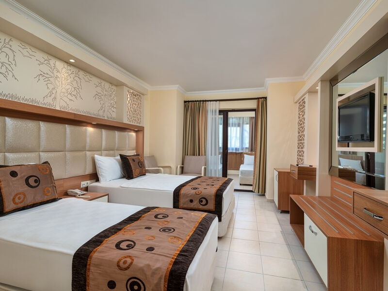 Oz Hotels Incekum Beach Resort