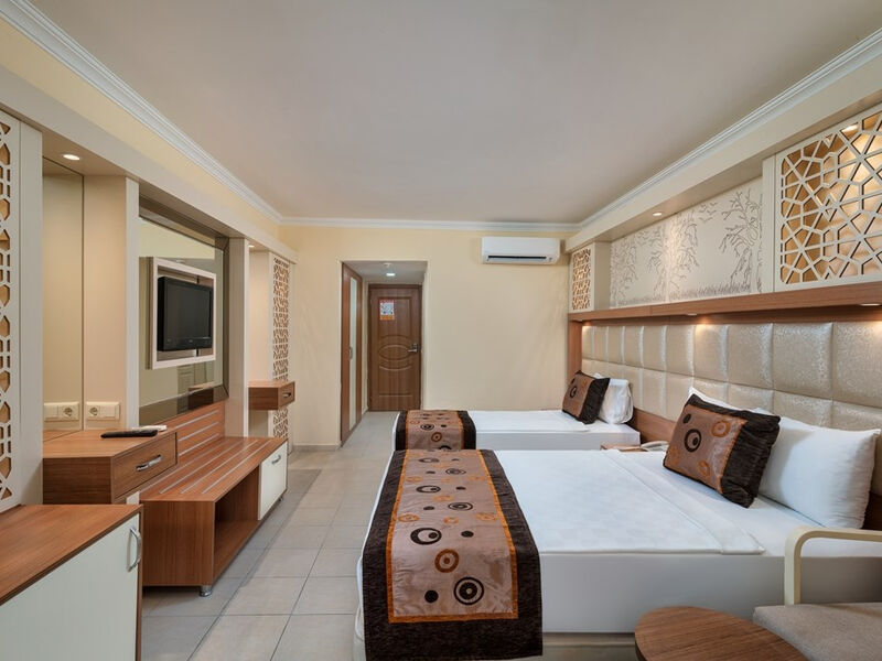 Oz Hotels Incekum Beach Resort