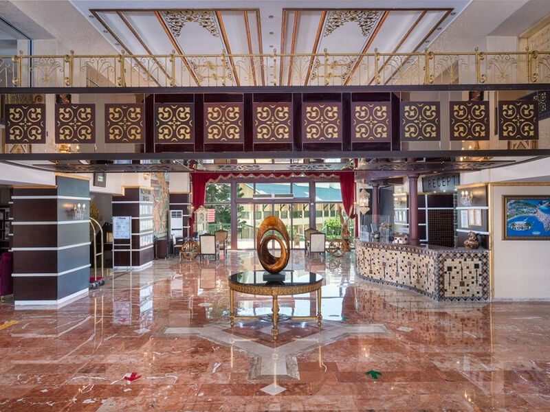 Oz Hotels Incekum Beach Resort